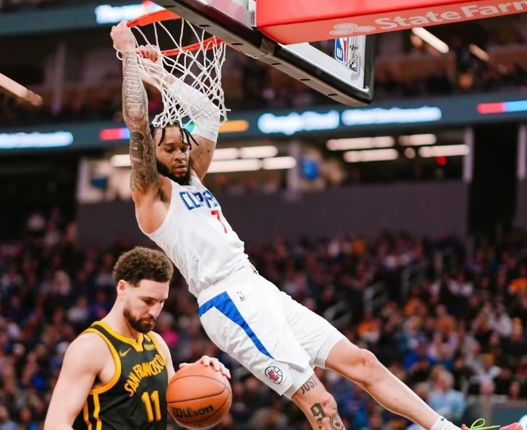 比勒费尔德客场逆转，取得关键胜利