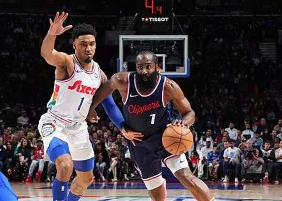 沙尔克战胜对手，豪取连胜斩敌